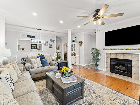 3rd image of 3010 Caldwell Rd #3010-204