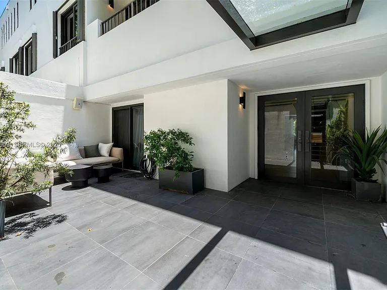 NE Quaybridge Ct — Photo 3