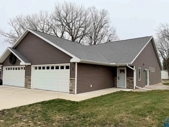 94 N Emerald Dr #7, Storm Lake, IA 50588
