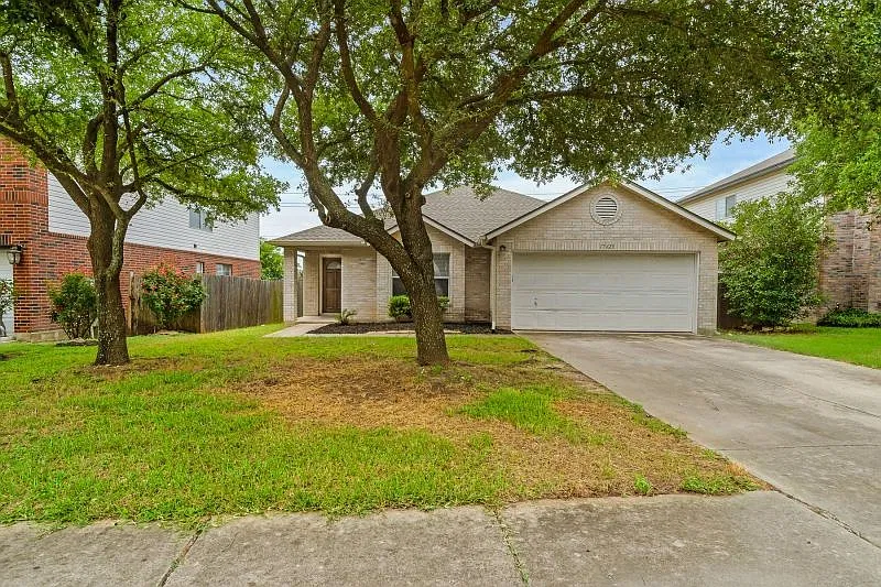 3 bed, 2.0 bath, 1643 sqft, $2,050 — Photo 1