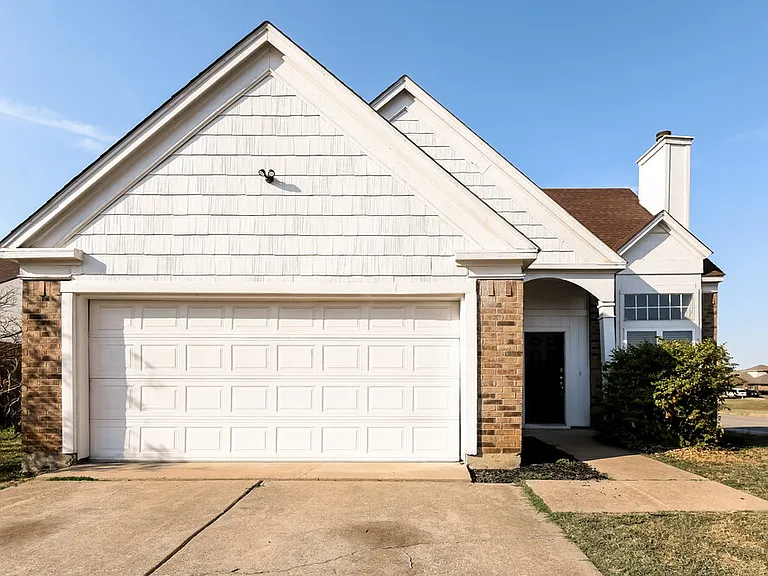 2500 Creekwood Ln — Photo 1