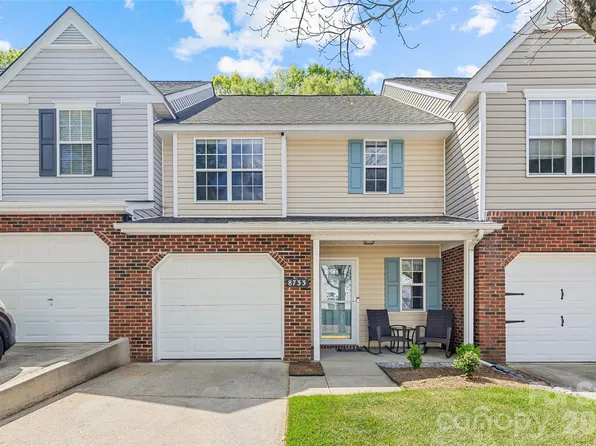 8733 Robinson Forest Dr, Charlotte, NC 28277