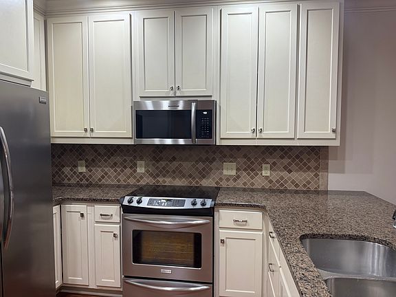 5th image of 170 Woodrow St APT A2