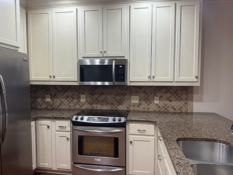 170 Woodrow St #A2 — Photo 5