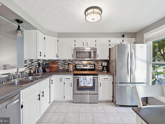 3rd image of 7402 Tarfside Ln