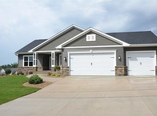 2928 Caspian Rd, Hiawatha, IA 52233