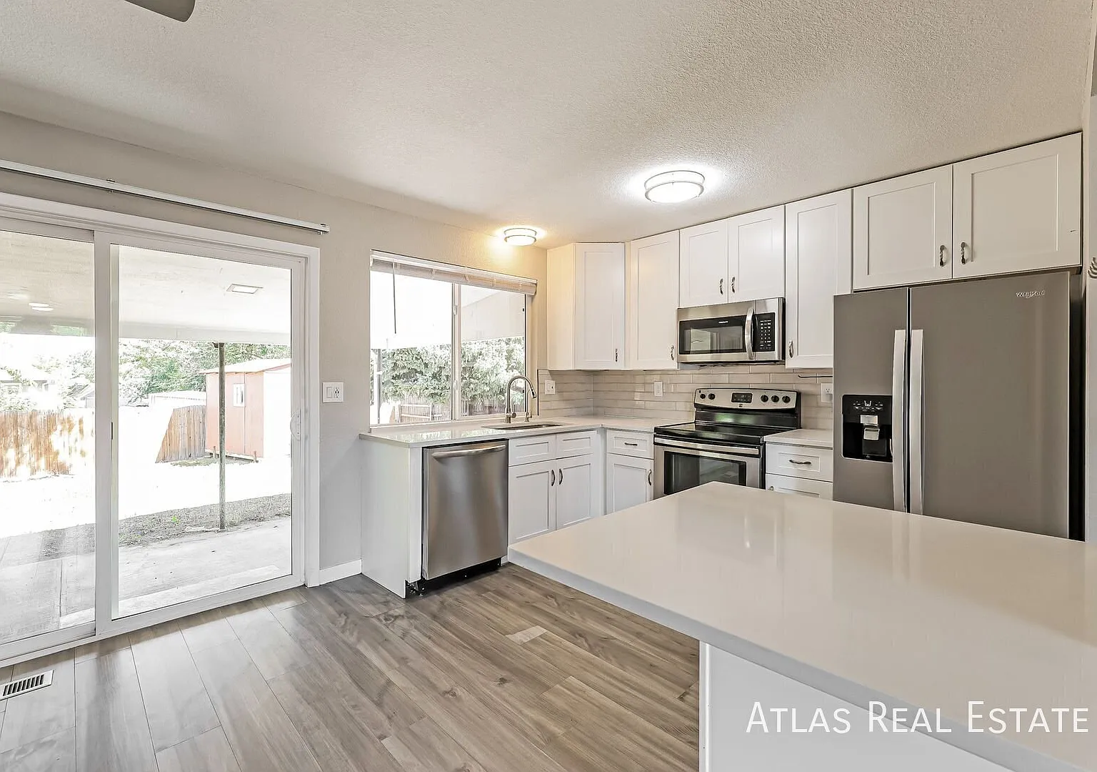 Spacious 5-Bedroom Home in Aurora's Cherry Creek School District! — Photo 2
