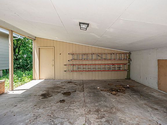 4th image of 2309 Anderson Ave