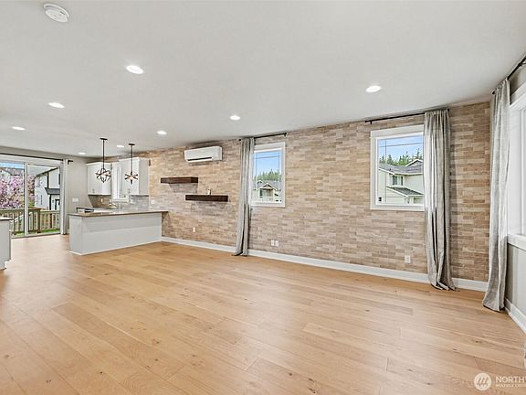 3rd image of 13206 189th Avenue E