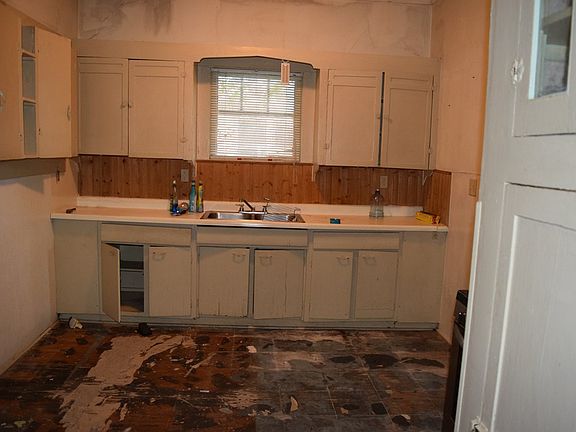 5th image of 425 W King Ave