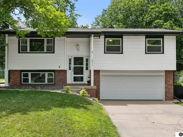2011 S 77th St, Lincoln, NE 68506