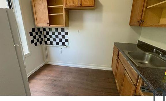 4th image of 912 Bryant Ave #2