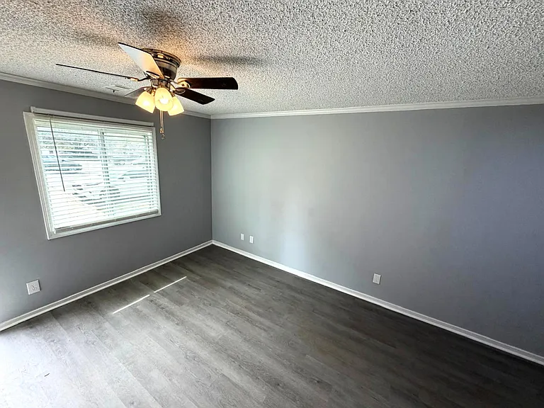 31 Canterbury Ct — Photo 42