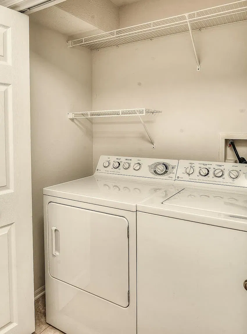 2 bed, 1074 sqft, $1,950 — Photo 2