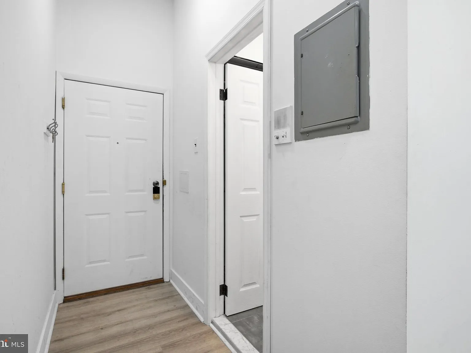 Studio, 2160 sqft, $1,080 — Photo 2