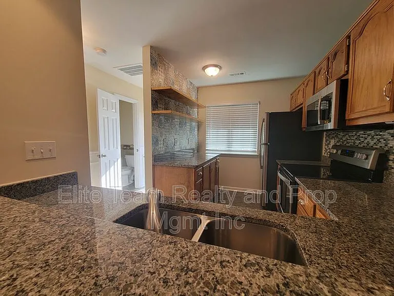 3811 Mosscroft Ln — Photo 5