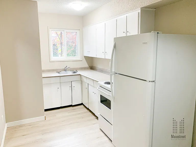1060 Willemar Ave — Photo 3