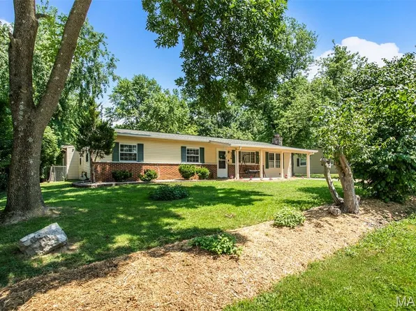 236 Ramsey Ln, Ballwin, MO 63021