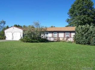 1 Reiben St, Bellport, NY 11713