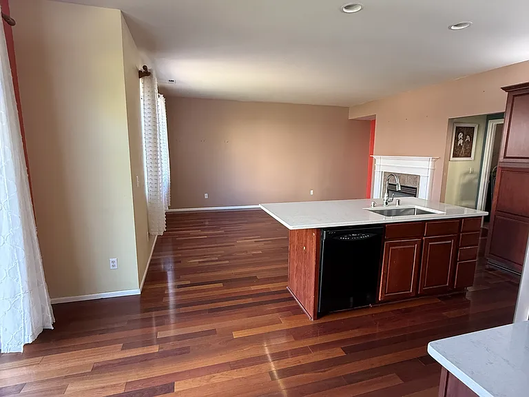 6023 Discovery St E — Photo 4