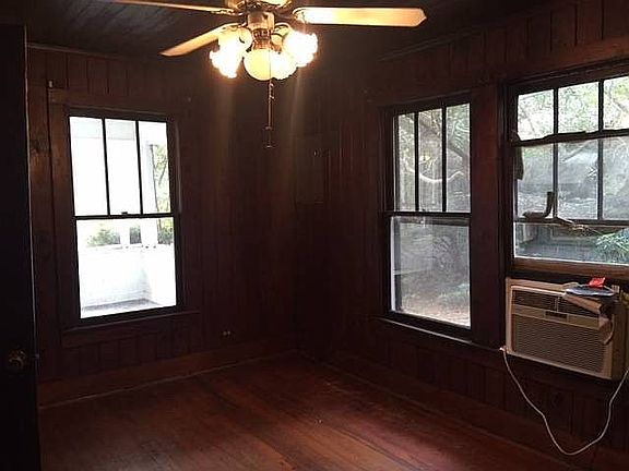 4th image of 3318 W Railroad St