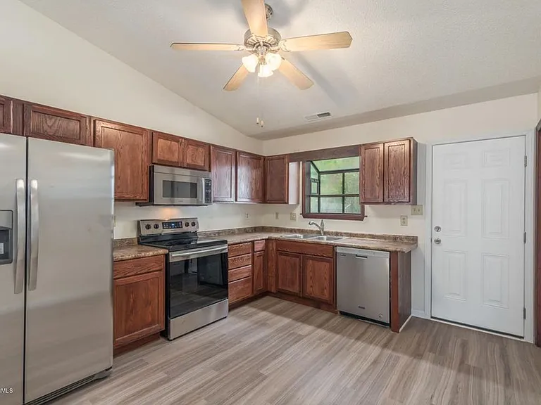 1041 Spring Villa Dr — Photo 11