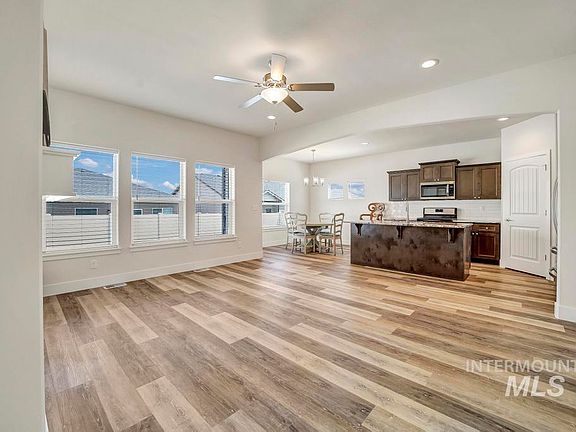 3rd image of 388 Southwood Ave W