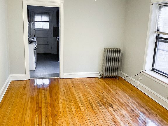 2nd image of 4625 N Winchester Ave #4629-116