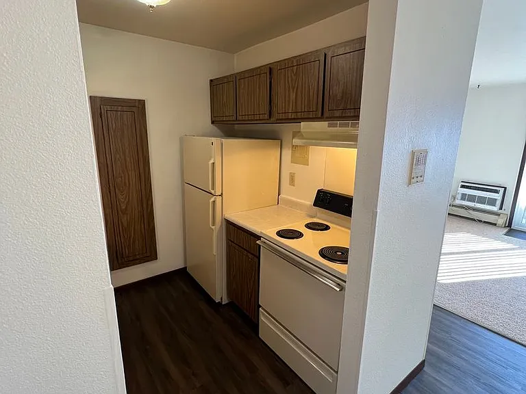 Courtyard Apartment Homes - 816 — Photo 10