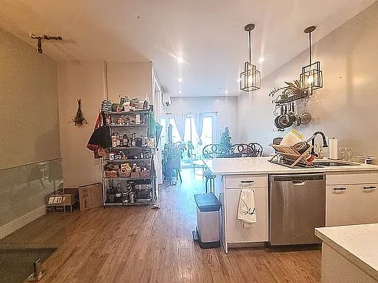 Rented by Friedman Mayer, LREB | media 10