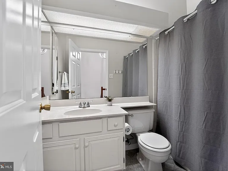 708 Suffield Dr — Photo 16