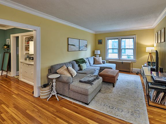 2nd image of 1760 Saint Clair Ave
