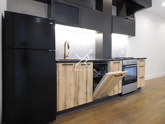 Rented by Yaffa Realty LLC | media 21