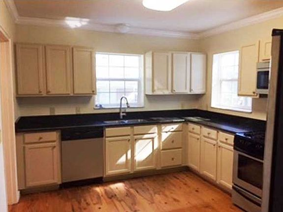 5th image of 2853 Thornhill Dr