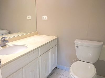 4th image of 7033 N Kedzie Ave APT 915