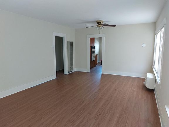 4th image of 660 Newport Ave
