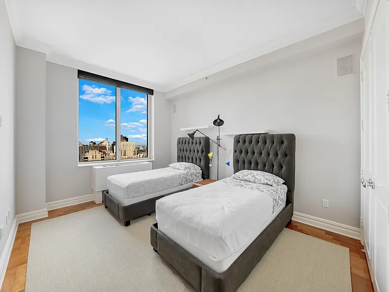 401 E 60th St #33C — Photo 11