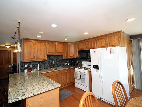 5th image of 2500 Richmond St