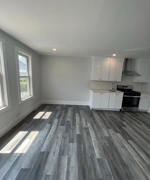 22 Lawrence Ave #5 — Photo 1