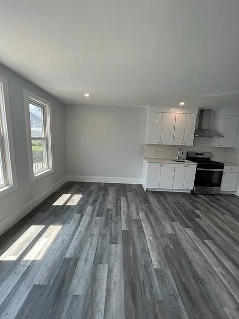 22 Lawrence Ave #5