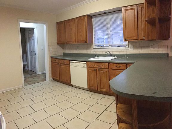 4th image of 802 N Orchard Ln