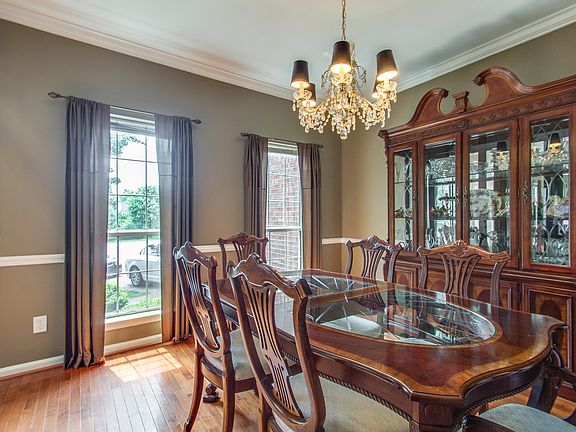 3rd image of 804 Millbrook Cir