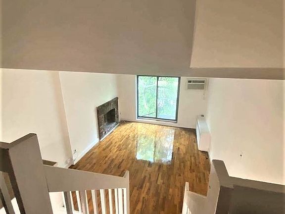 2nd image of 403 E 87th St #2C1