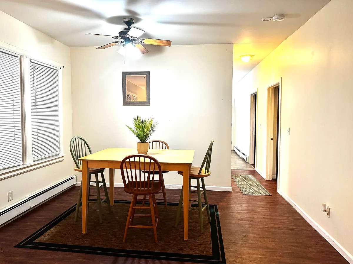 Building Photo - 677 Pawling Ave #3