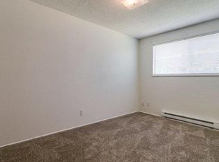 937 Robin Hood Ave, Eugene, OR 97401