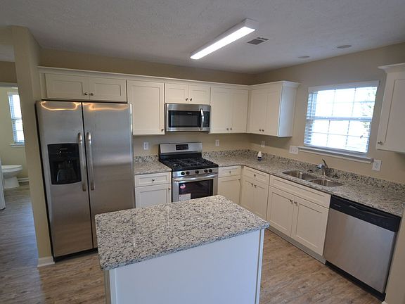 3rd image of 879 Creek Cove Way
