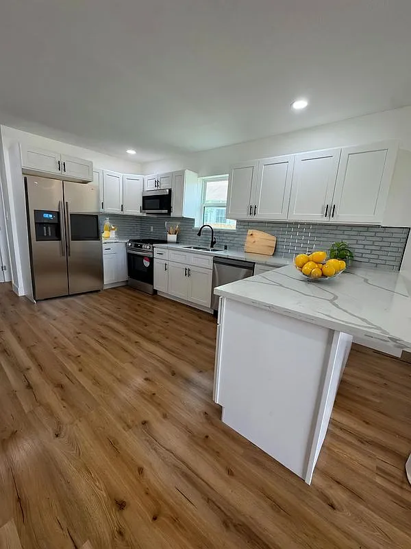 3 bed, 2.0 bath, 1442 sqft, $2,075 — Photo 3