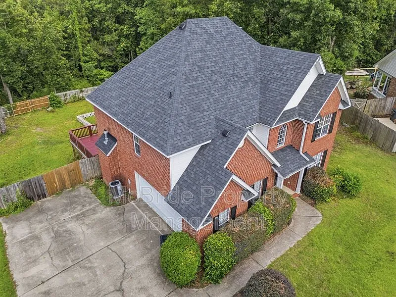 4 bed, 2.5 bath, 2500 sqft, $2,150 — Photo 3