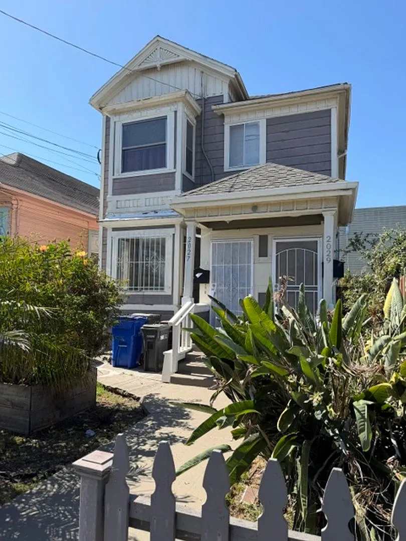 2027-2029 Myrtle St — Photo 1