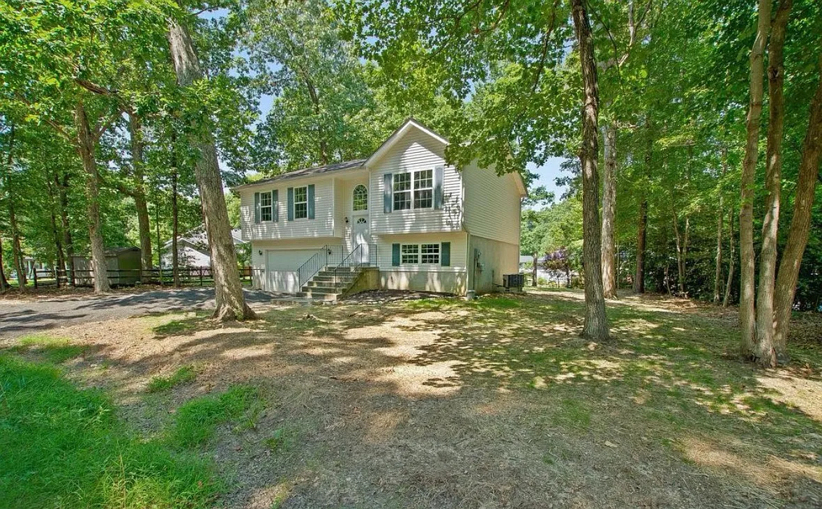4 bed, 2.5 bath, 1539 sqft, $2,500 — Photo 2